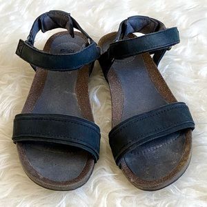 Teva Mahonia Stitch Black Leather Sandals, size 6